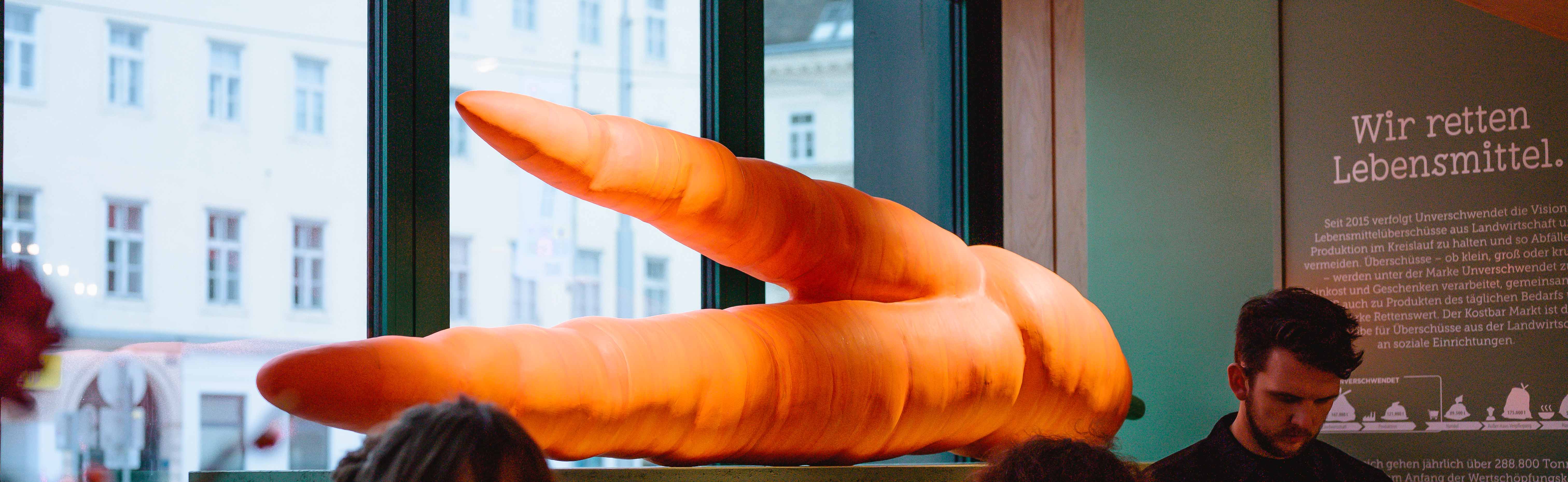 Die Entstehungsgeschichte der Riesenkarotte am Naschmarkt