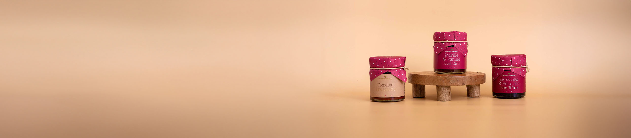 3 Unverschwendet Aufstrich-Gläschen (vor beigem Hintergrund) 3 Unverschwendet Aufstrich-Gläschen