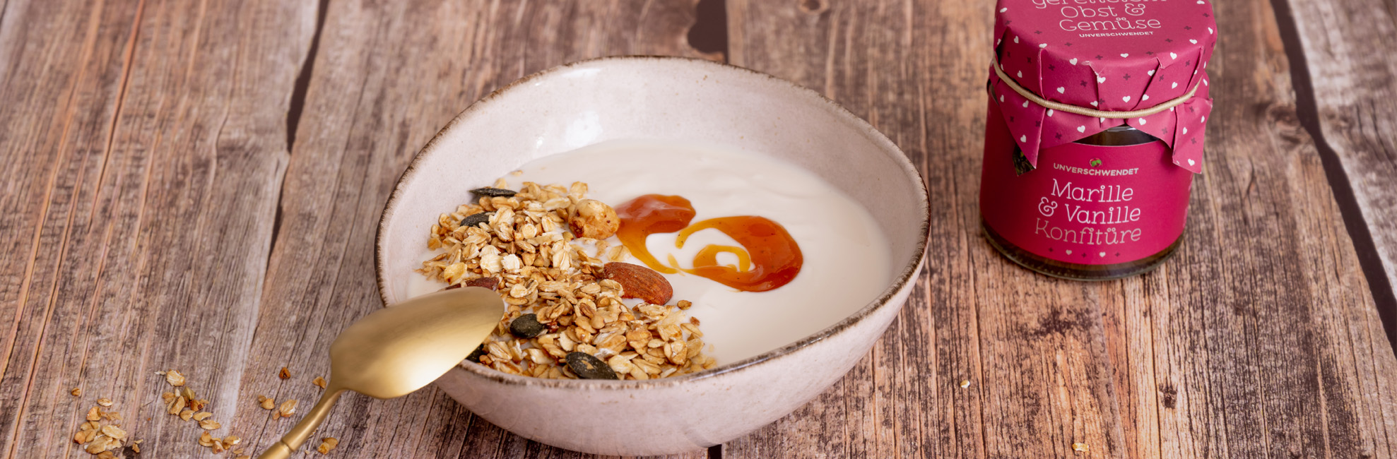 Himmlisches Frühstück mit gerettetem Fruchttopping