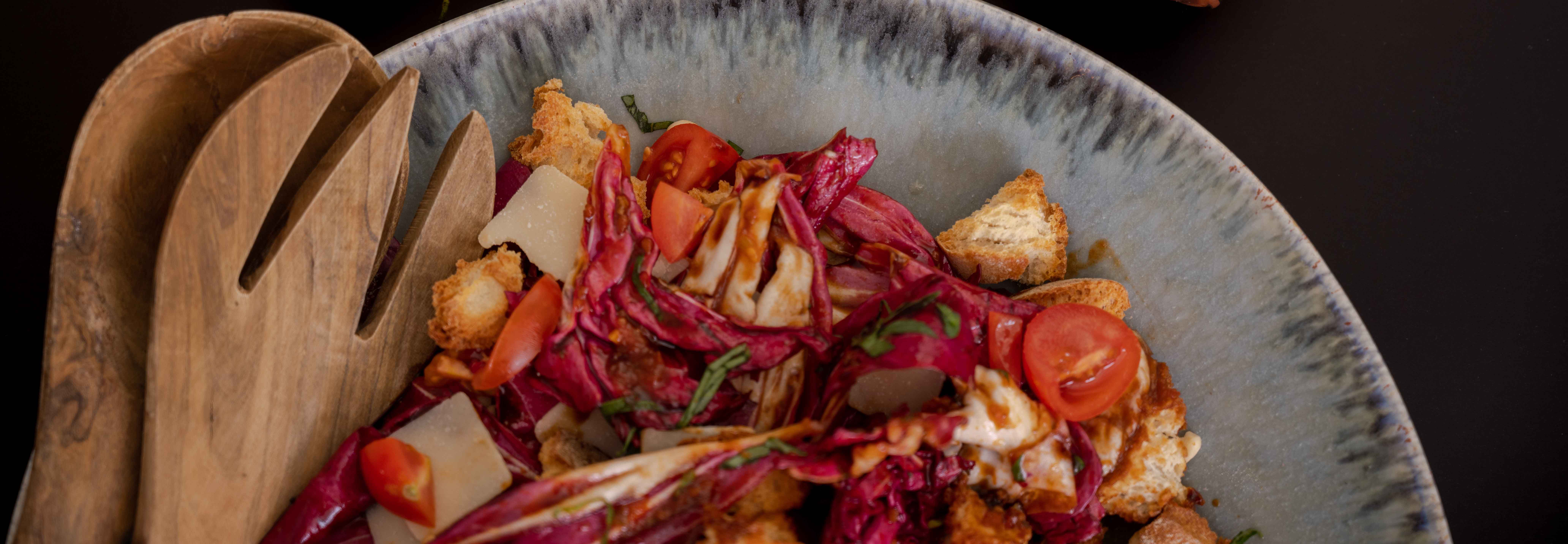 Gerettete Tomatenparty mit Bruschetta-Brotsalat