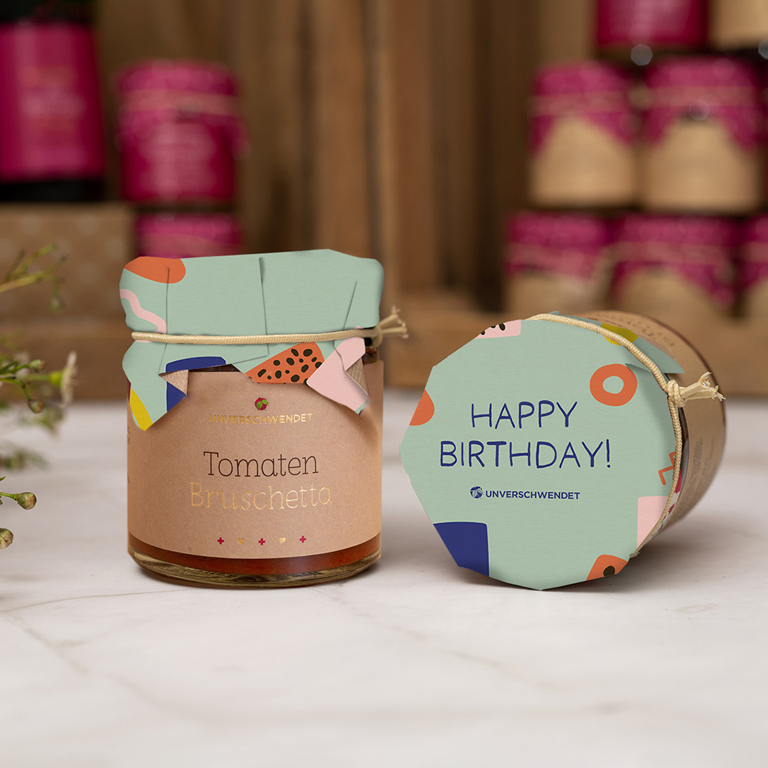 Tomaten-Bruschetta im Gläschen mit Happy-Birthday Deckel Design (120g) Tomaten-Bruschetta im Gläschen mit Happy-Birthday Deckel Design