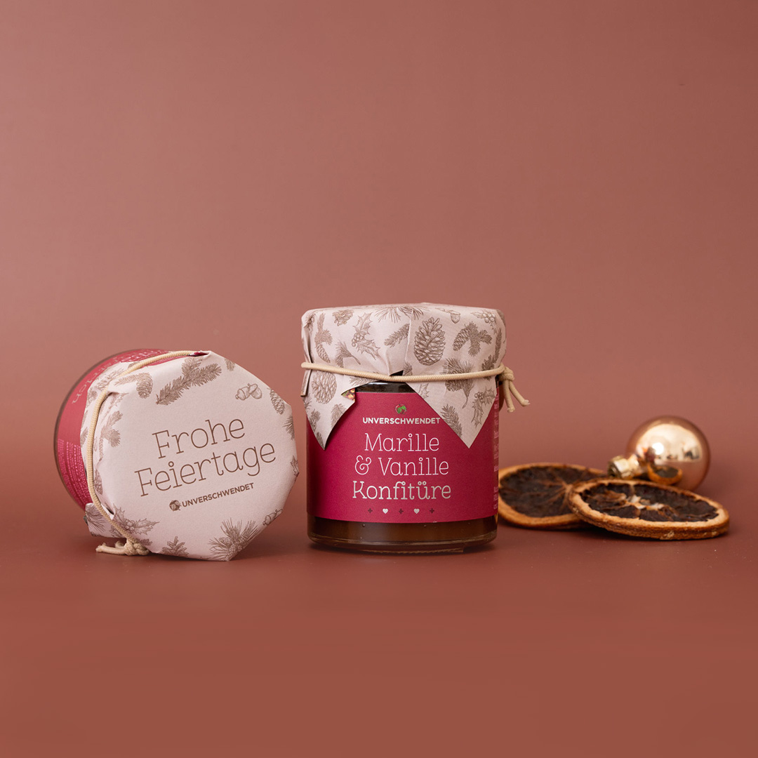 Marille & Vanille Konfitüre Weihnachten Tannenzapfen hellbraun Marille & Vanille Konfitüre Weihnachten Tannenzapfen hellbraun