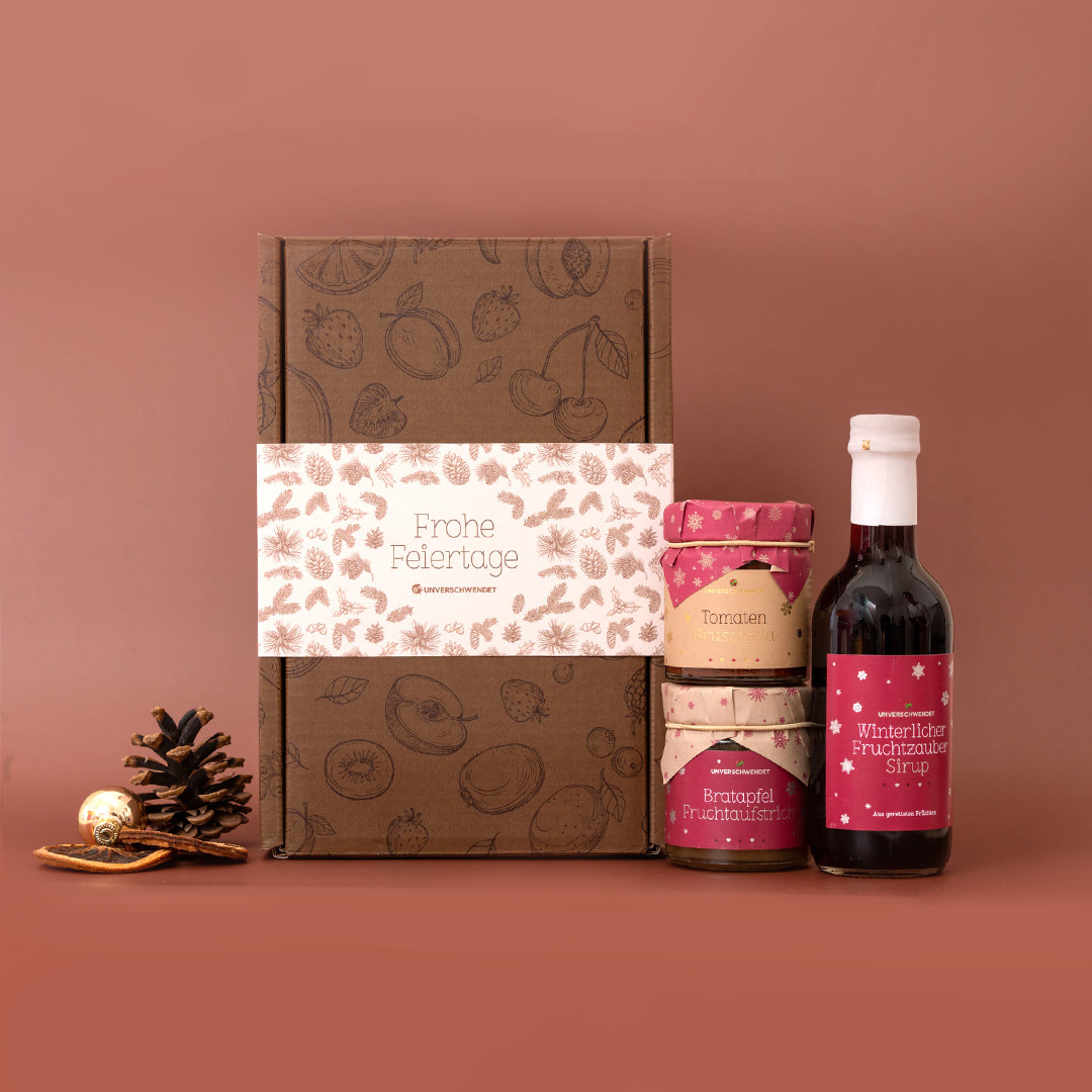 Geschenkkarton Der Weihnachtsklassiker Tannenzapfen hell Geschenkkarton Der Weihnachtsklassiker Tannenzapfen hell